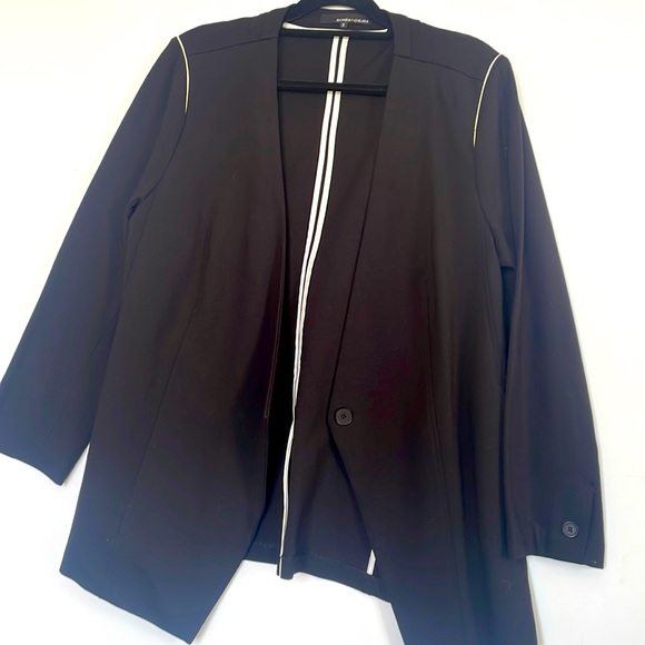 Amanda & Chelsea blazer - Picture 2 of 5